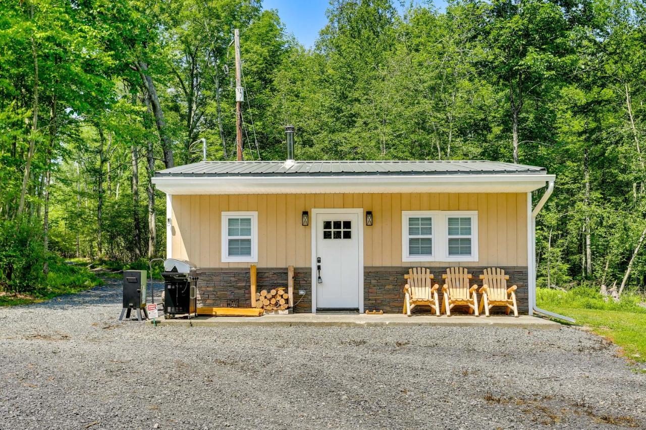 Secluded Poconos Cabin With Fire Pit On 75 Acres! East Stroudsburg Exterior photo