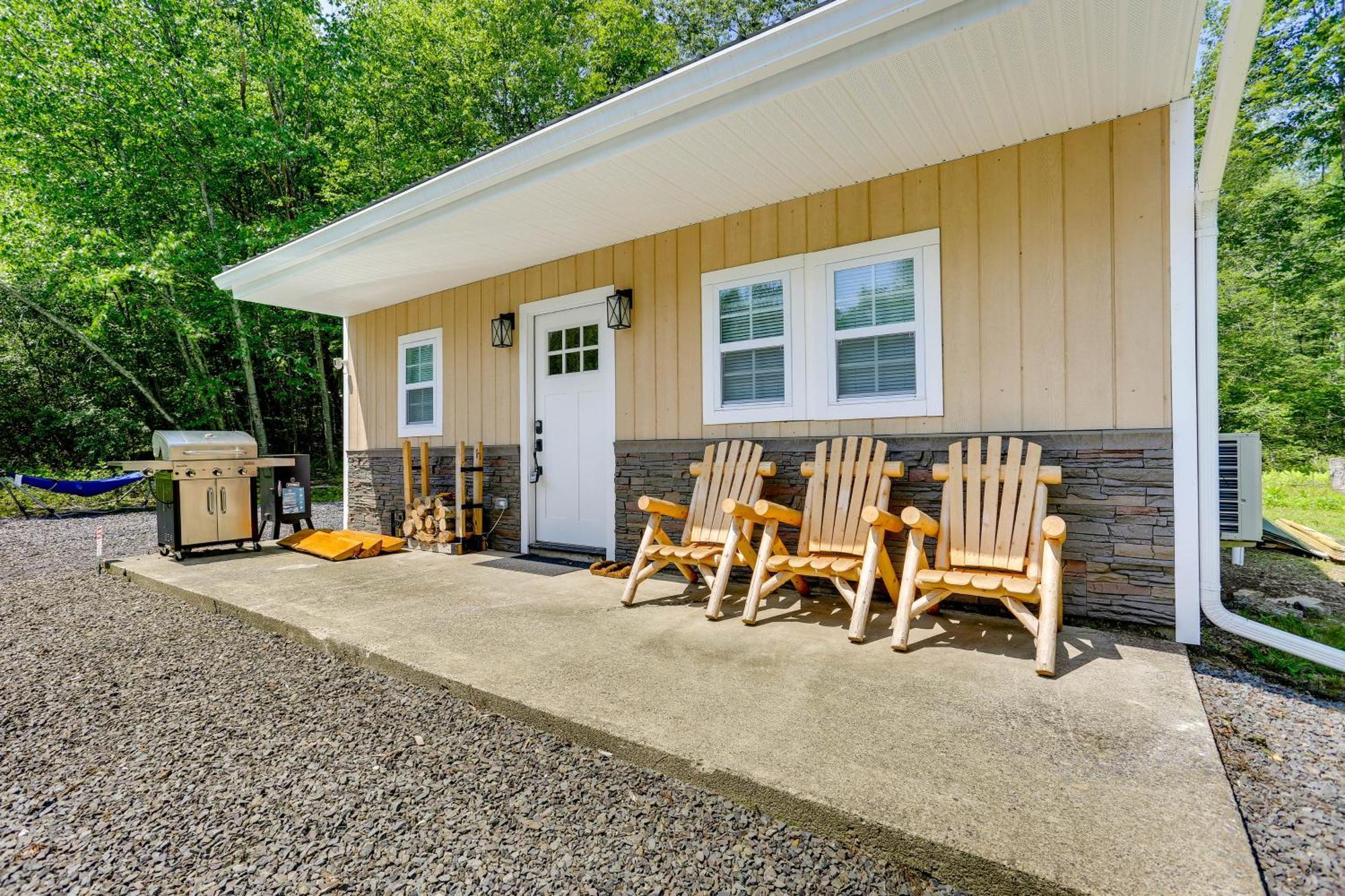 Secluded Poconos Cabin With Fire Pit On 75 Acres! East Stroudsburg Exterior photo