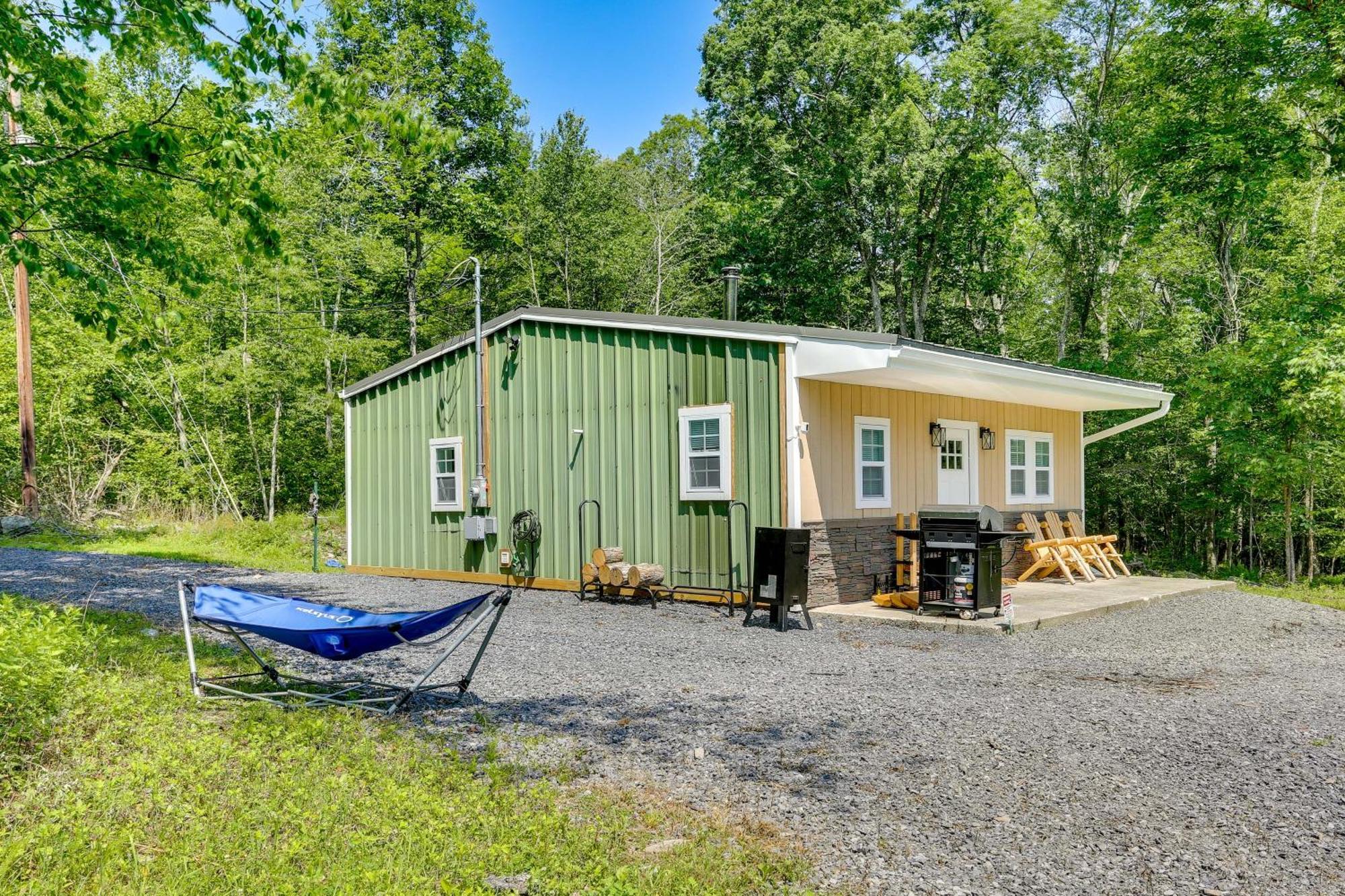 Secluded Poconos Cabin With Fire Pit On 75 Acres! East Stroudsburg Exterior photo