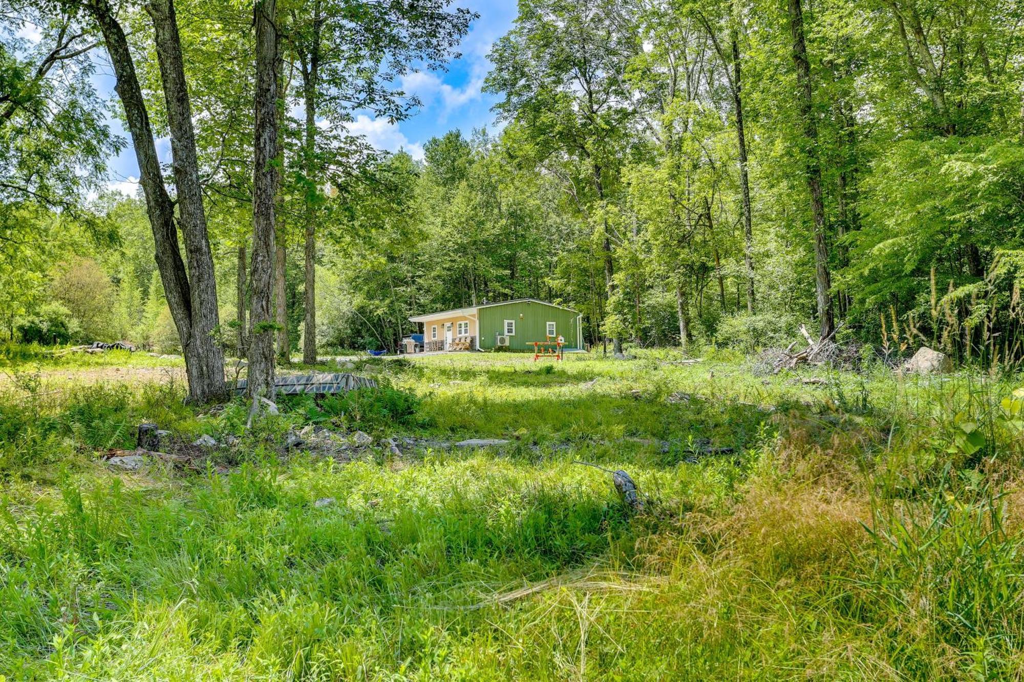 Secluded Poconos Cabin With Fire Pit On 75 Acres! East Stroudsburg Exterior photo