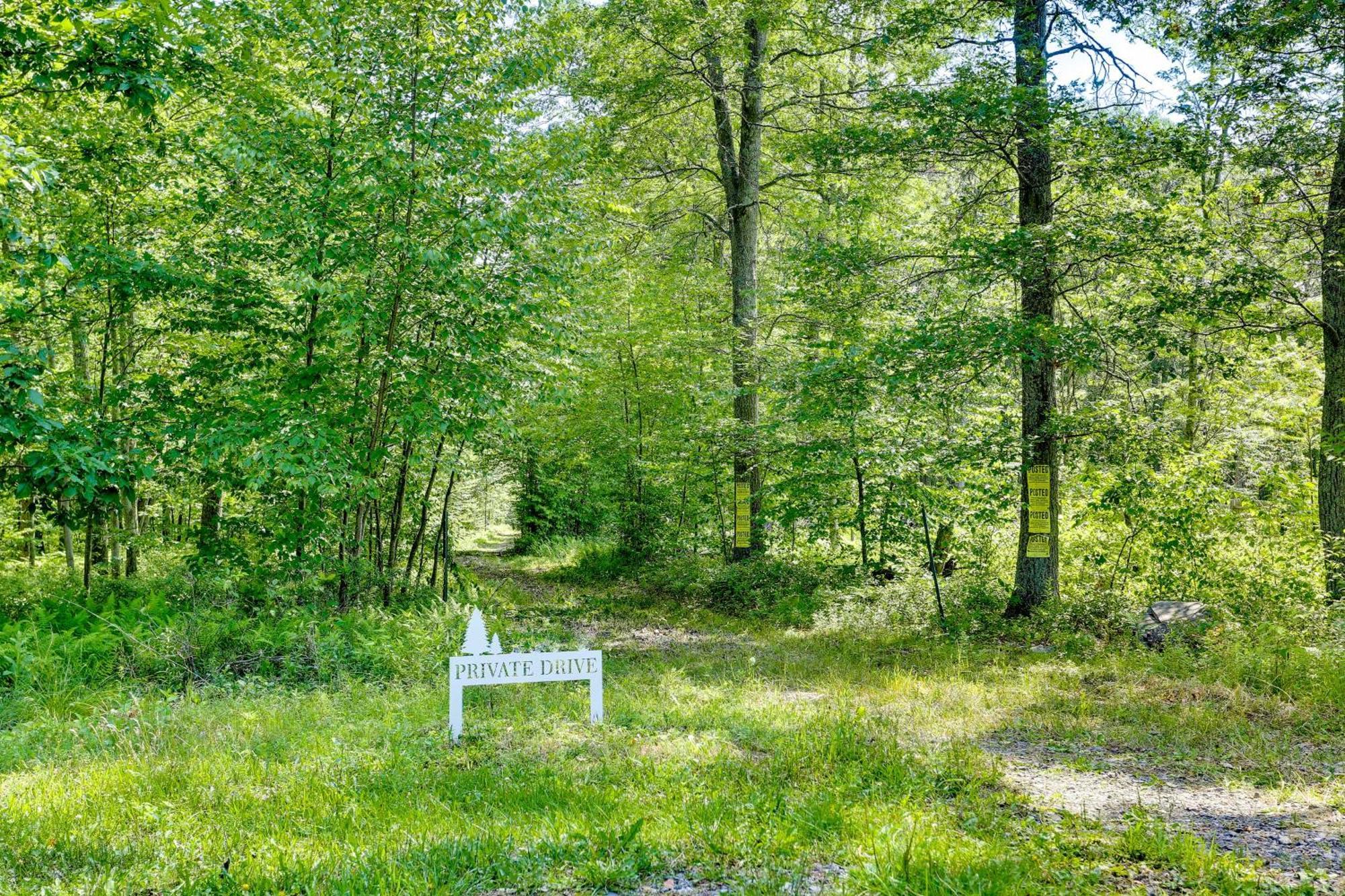 Secluded Poconos Cabin With Fire Pit On 75 Acres! East Stroudsburg Exterior photo